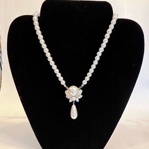 16” pearl/crystal & rhinestones necklace